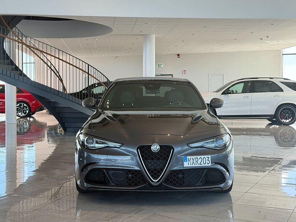 Alfa Romeo Giulia Quadrifoglio 510hk / H/K / Navi / Kolfiber / B-Kamera