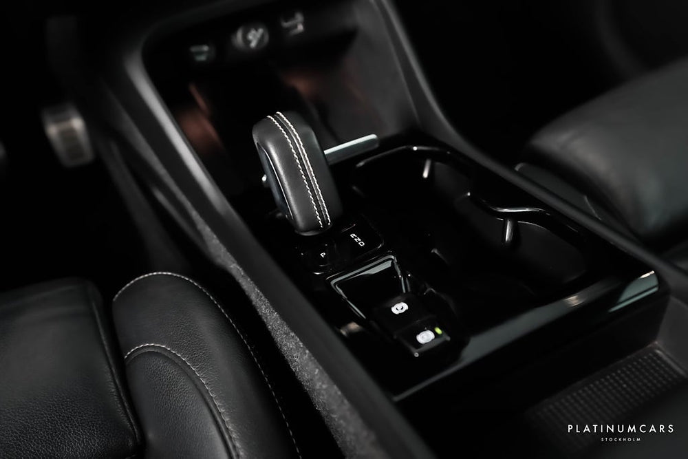 Volvo XC40 T5 Recharge R-Design / LEASEBAR / Värmare / Dragkrok
