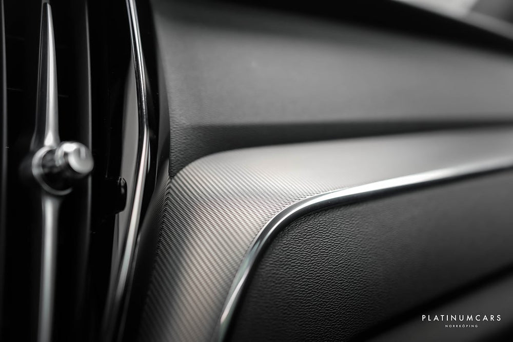 Volvo XC60 II Recharge T6 AWD Plus Dark Edition / LEASEBAR