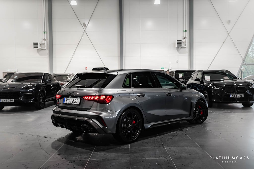 Audi RS3 Sportback 400hk 2026 / Kolfiber / Pano / RS Avgas