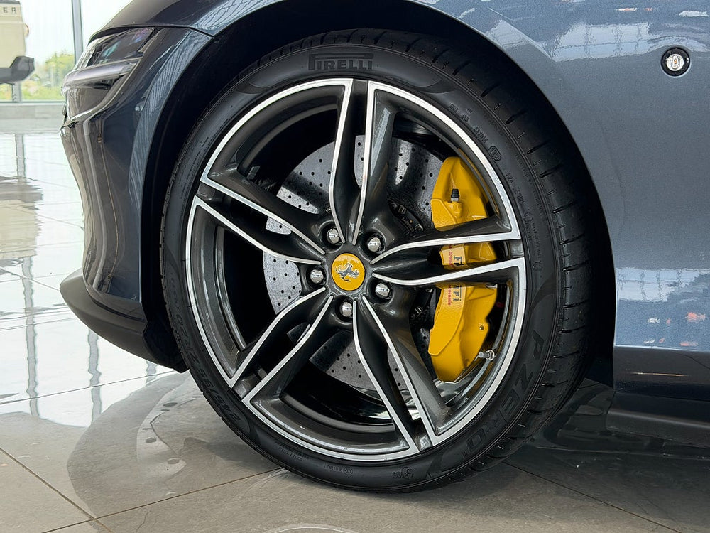 Ferrari Roma Spider V8 620hk / BluRoma