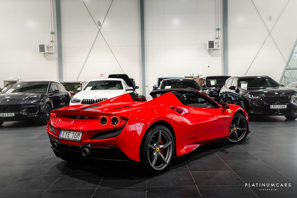 Ferrari F8 Spider Spider 3.9 V8 DCT 720hk / Carbon / Titan