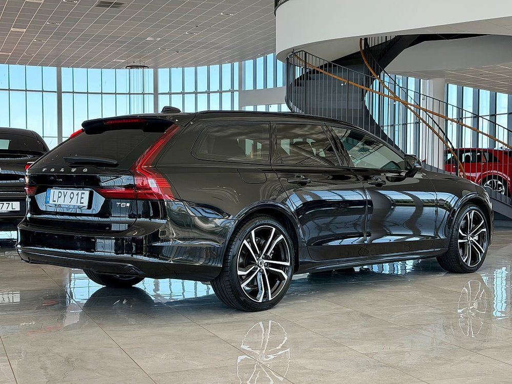 Volvo V90 T8 AWD 456hk / Ultra Dark / B&W / Luftfjädring / Pano