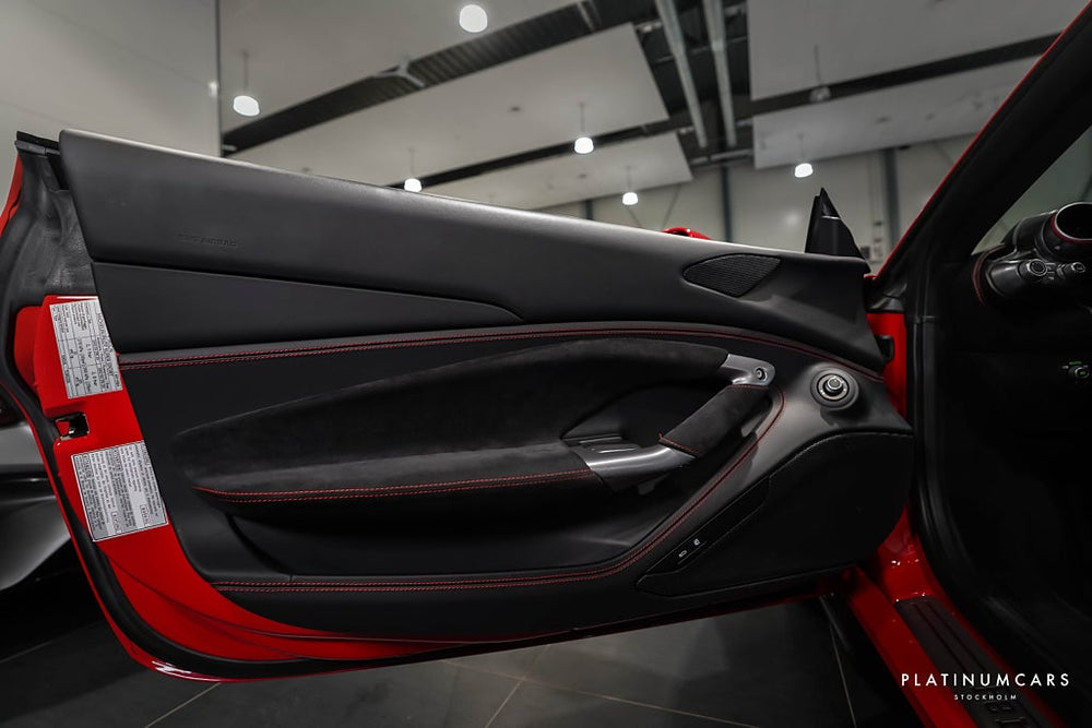 Ferrari F8 Spider Spider 3.9 V8 DCT 720hk / Carbon / Titan