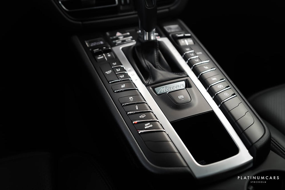Porsche Macan Turbo PDK 440hk / Pano / Värmare / Sv.Såld