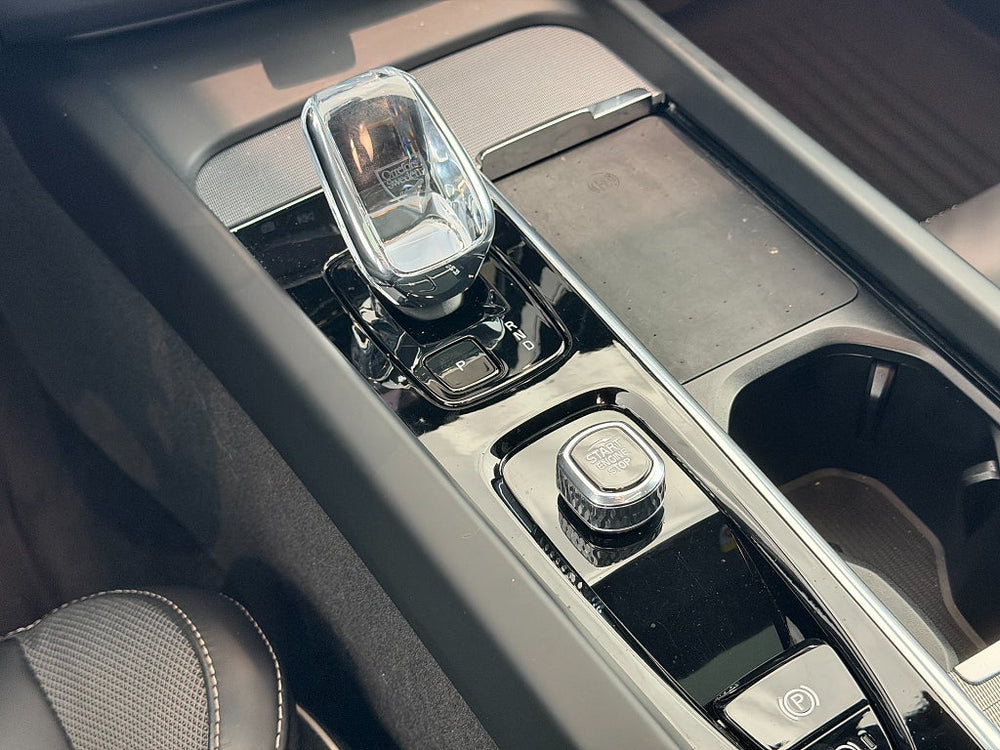 Volvo XC60 T6 Plug-In AWD 350hk / ULTRA DARK / Luftfjädring / B&W