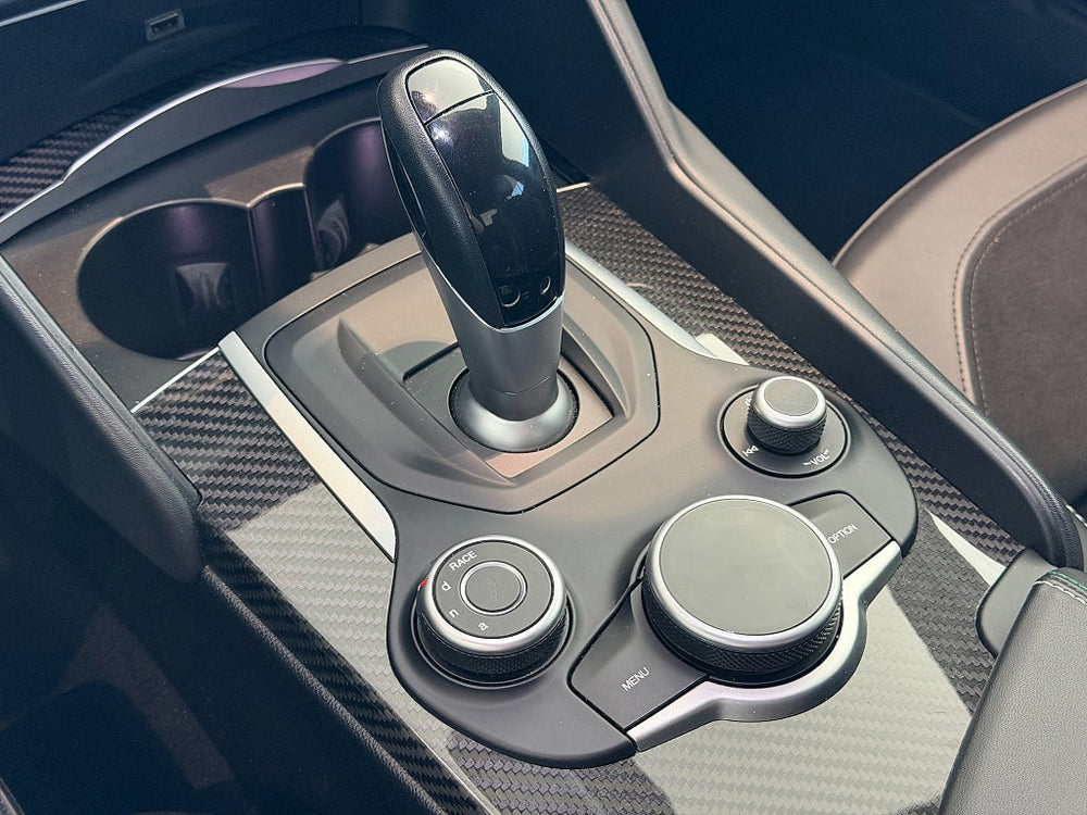 Alfa Romeo Giulia Quadrifoglio 510hk / H/K / Navi / Kolfiber / B-Kamera