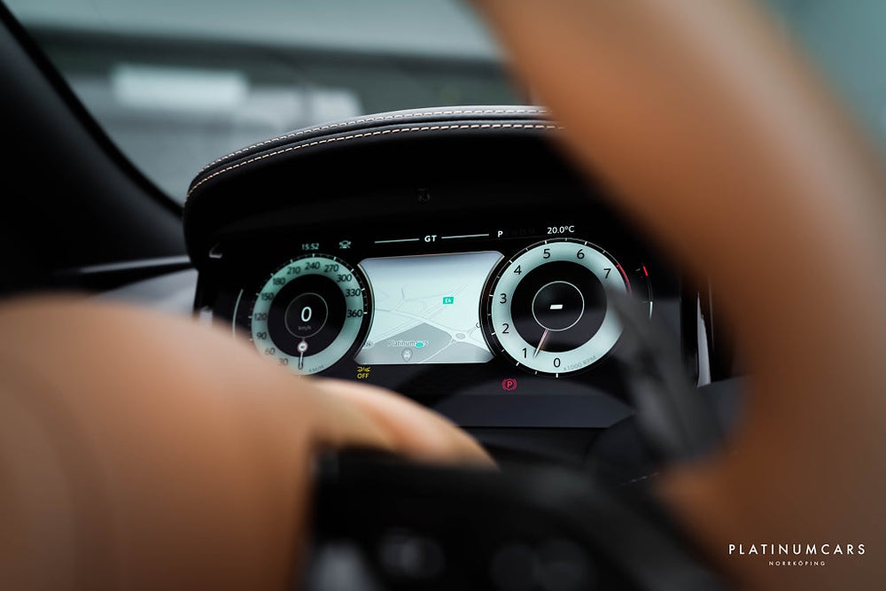 Aston Martin DB12 Volante 680hk / Kolfiber / B&W / Låga mil / SPEC
