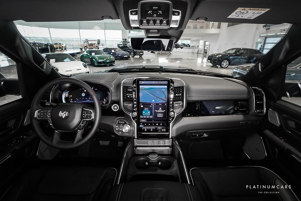 RAM 1500 Laramie Night Premium 2025 / NYA MOD/LEASEBAR