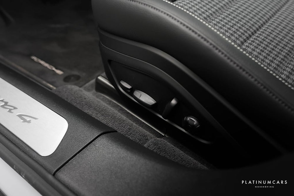Porsche Panamera 4 E-Hybrid PDK 470hk 2024 / Pepita / Sv.såld