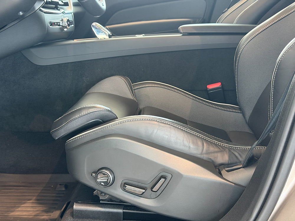 Volvo XC60 T6 Plug-In AWD 350hk / ULTRA DARK / Luftfjädring / B&W