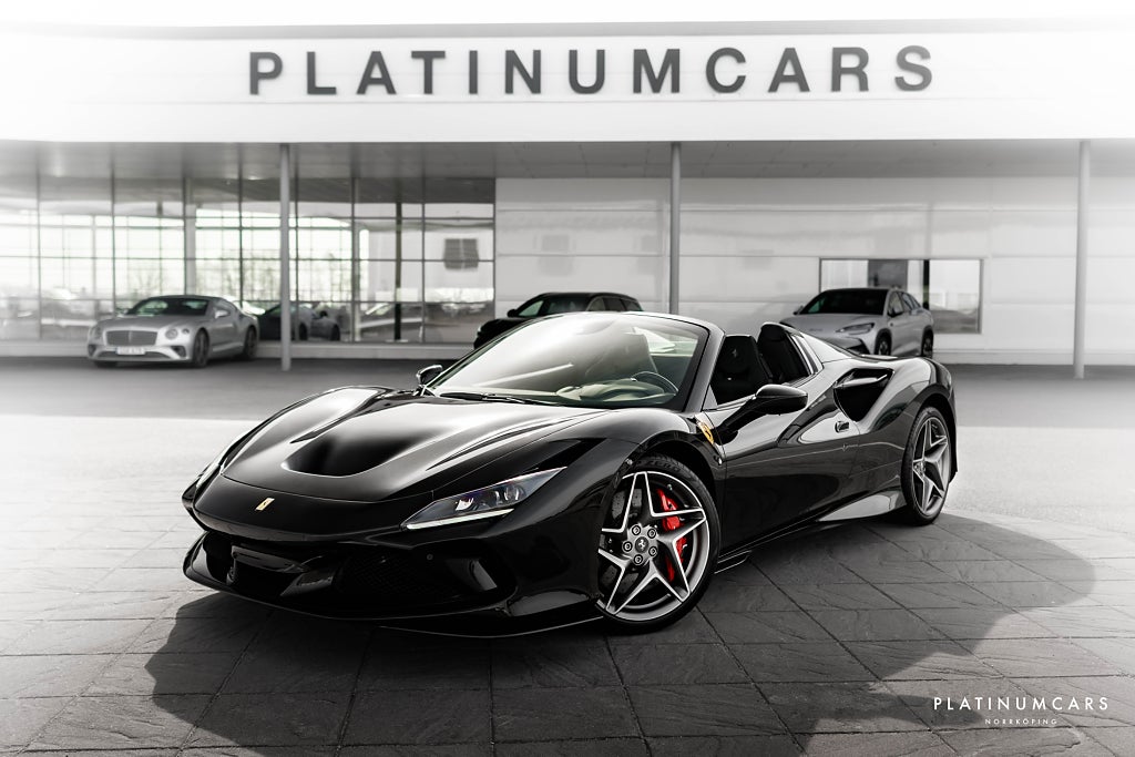 Ferrari F8 Tributo Tributo Spider 720hk / SPEC / Kolfiber  / Låga mil