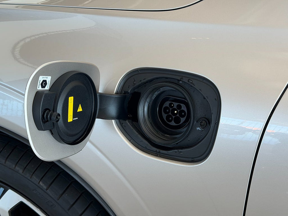 Volvo XC60 T6 Plug-In AWD 350hk / ULTRA DARK / Luftfjädring / B&W