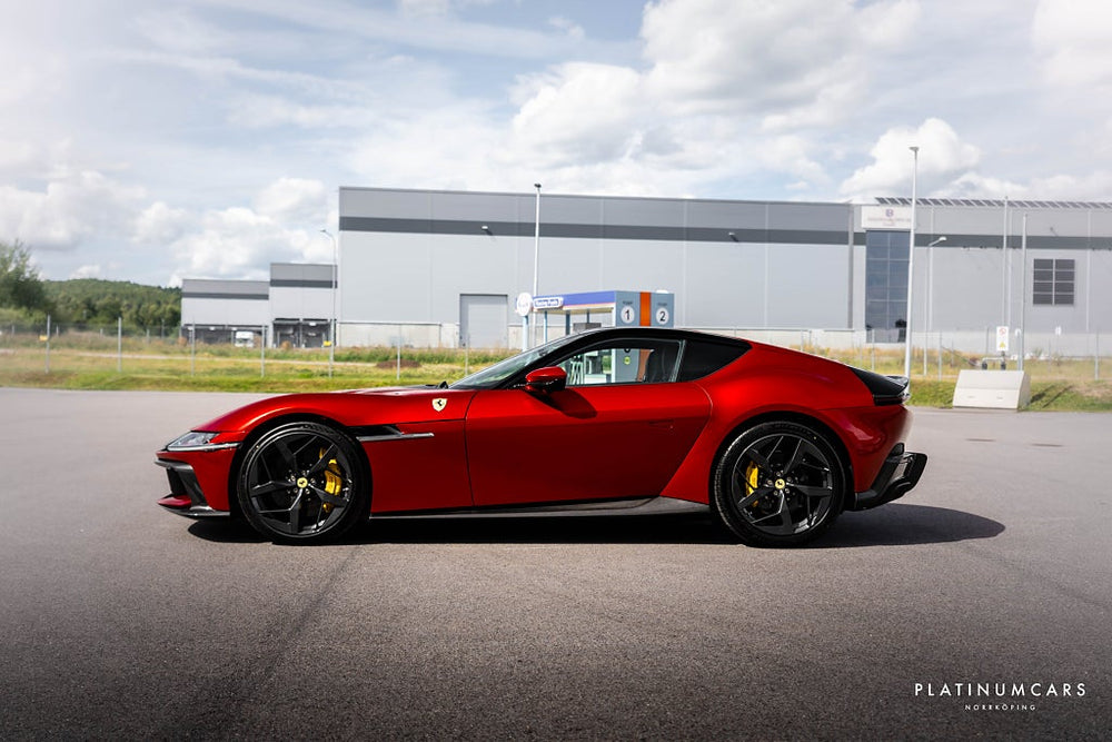 Ferrari 12Cilindri 2026 / ROSSO MAGMA / V12 / CARBON / PANORAMA / LEASEBAR