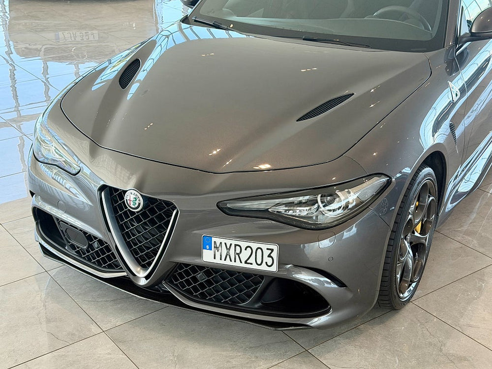 Alfa Romeo Giulia Quadrifoglio 510hk / H/K / Navi / Kolfiber / B-Kamera