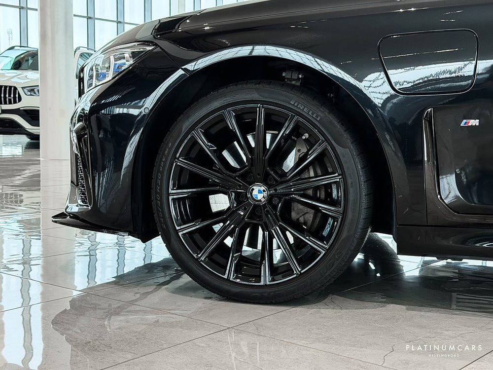 BMW 745e Steptronic M-Sport 394hk / Sv.såld / HUD / H&K