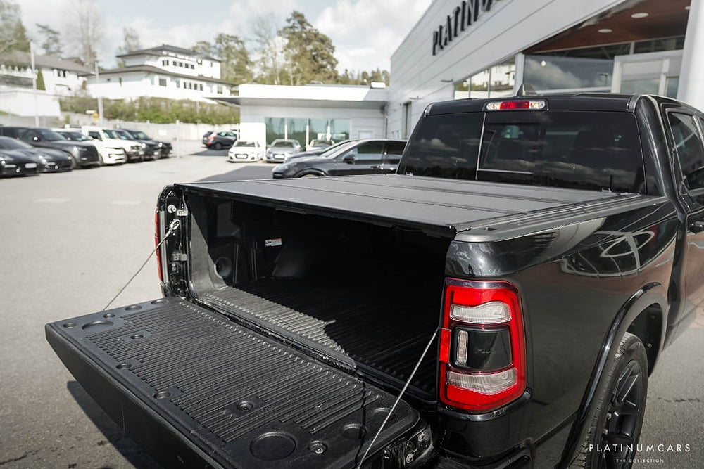 Dodge RAM 1500 Laramie Night EDT / H&K / Pano / Flaklock