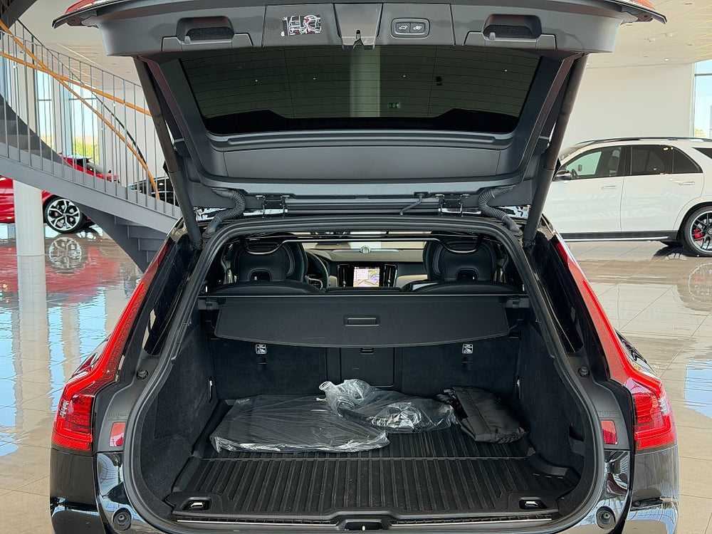Volvo V90 T8 AWD 456hk / Ultra Dark / B&W / Luftfjädring / Pano