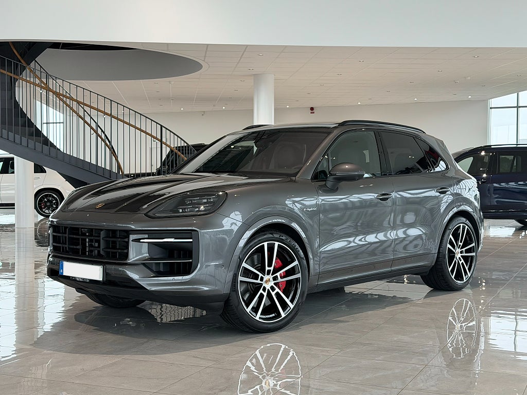 Porsche Cayenne S E-Hybrid 520hk / SportDesign / BOSE / Pano / Drag / HUD