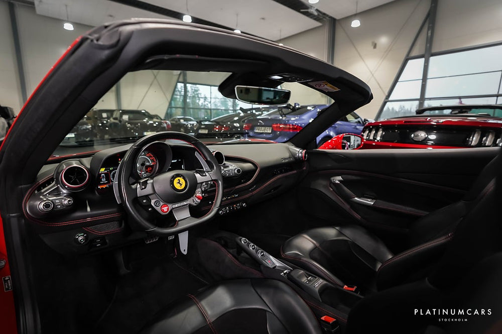 Ferrari F8 Spider Spider 3.9 V8 DCT 720hk / Carbon / Titan