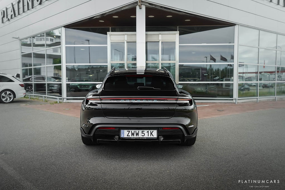 Porsche Taycan Turbo S Cross Turismo 761hk / 18-vägs / Kolfiber