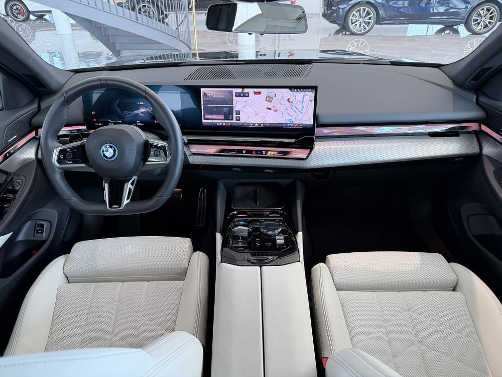 BMW i5 eDrive40 Touring M Sport 340hk / Connected Prof / H&K