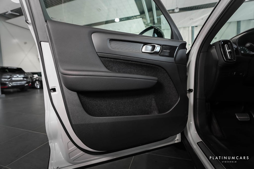 Volvo XC40 B4 AWD R-Design / LEASEBAR / H&K / Dragkrok