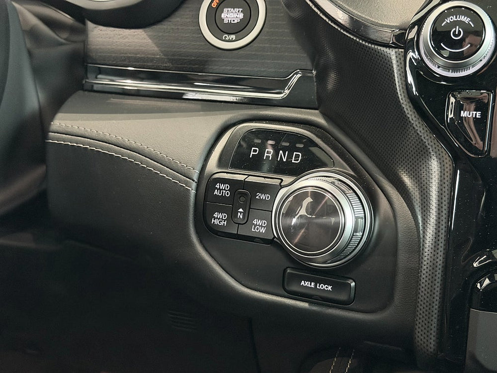 RAM 1500 Crew Cab 5.7 V8 HEMI 4x4 NIGHT / LIMITED / Sport Avgs