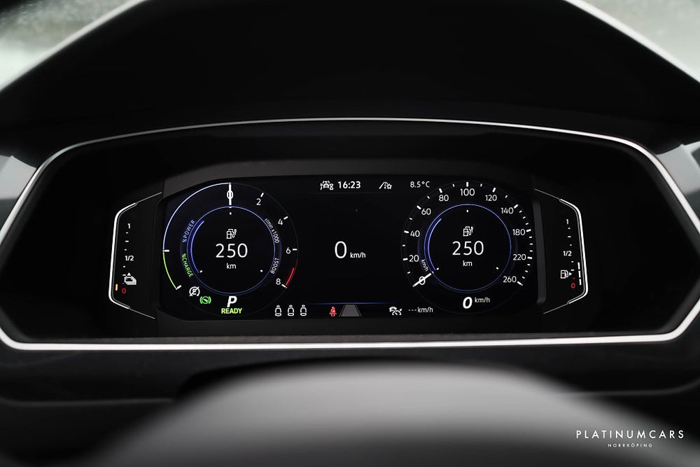 Volkswagen Tiguan eHybrid 1.4 TSI DSG 245hk / Elegance / V-hjul / Matrix