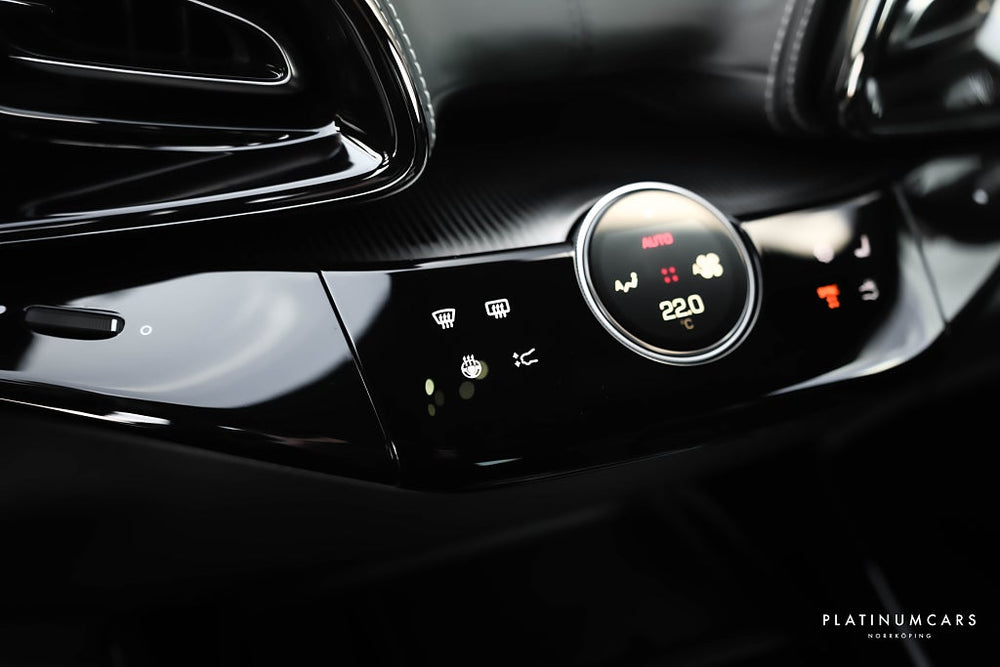 Ferrari Purosangue 6.5 V12 725hk / Kolfiber / Massage / Pano / LEDs
