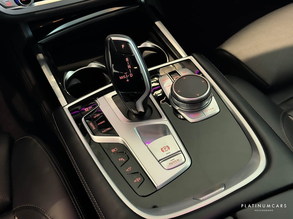 BMW 745e Steptronic M-Sport 394hk / Sv.såld / HUD / H&K