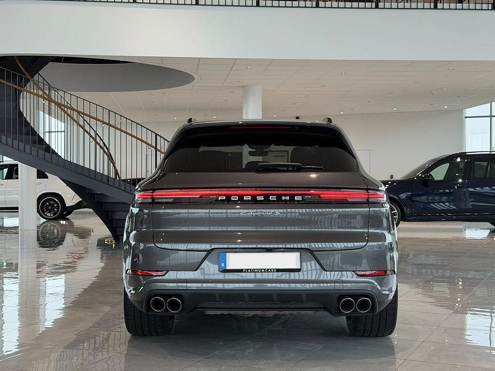 Porsche Cayenne S E-Hybrid 520hk / SportDesign / BOSE / Pano / Drag / HUD