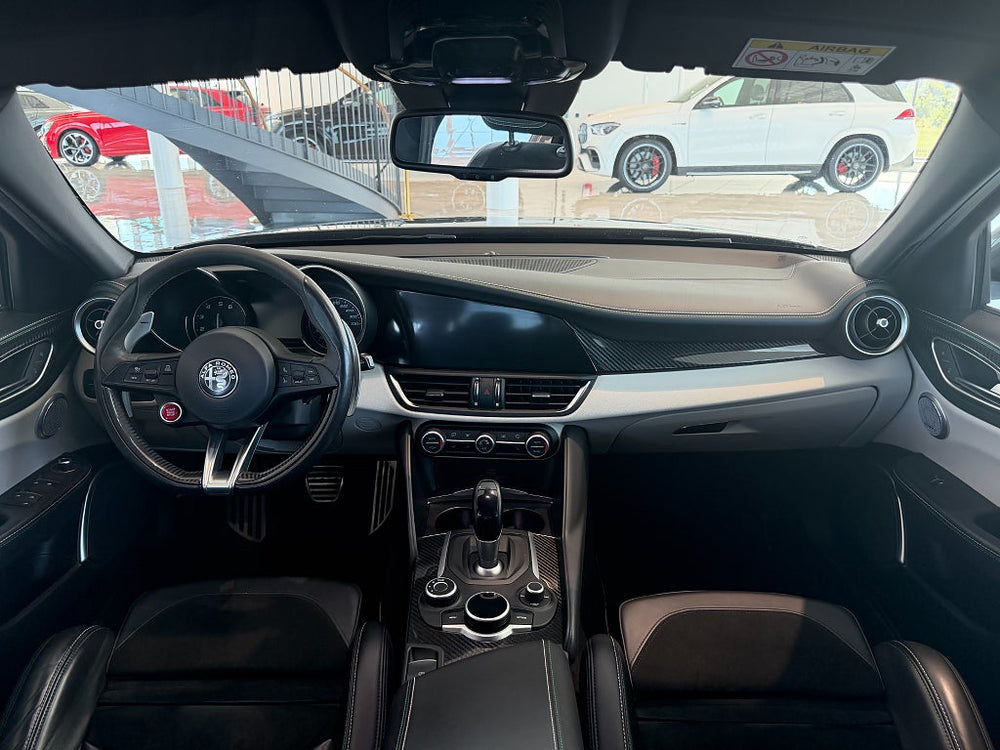 Alfa Romeo Giulia Quadrifoglio 510hk / H/K / Navi / Kolfiber / B-Kamera