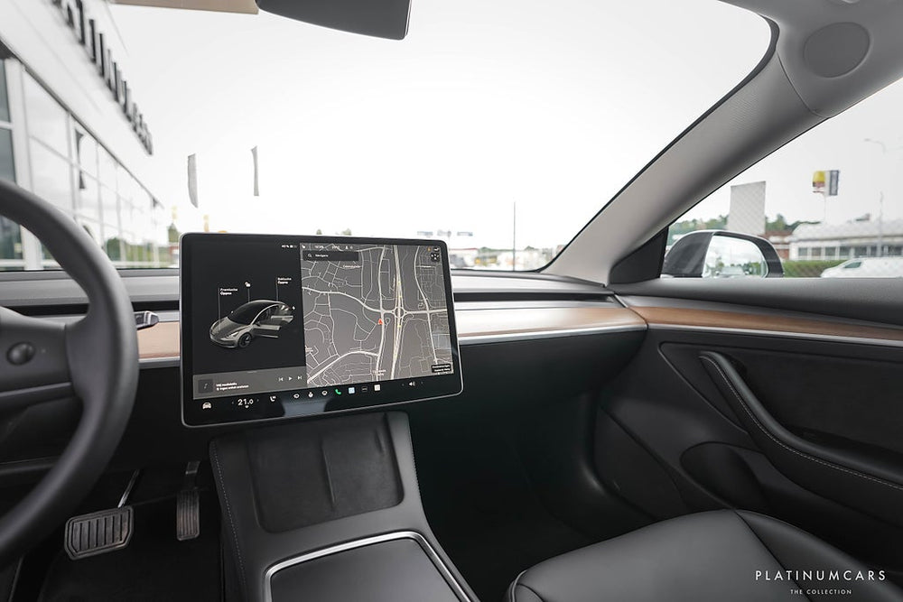 Tesla Model 3 Standard Range 2023 / LEASEBAR