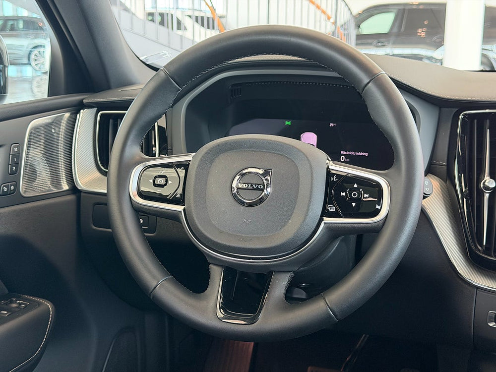 Volvo XC60 T6 Plug-In AWD 350hk / ULTRA DARK / Luftfjädring / B&W