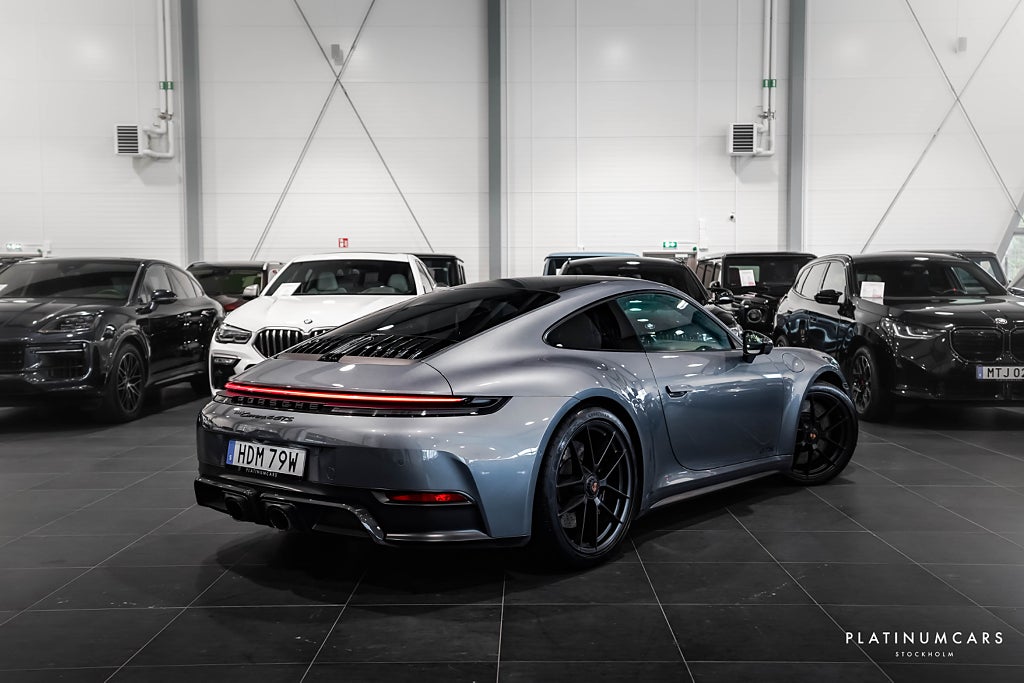 Porsche 911 Carrera 4 GTS 992.2 4 GTS 541hk / SportDesign Carbon / SE SPEC!
