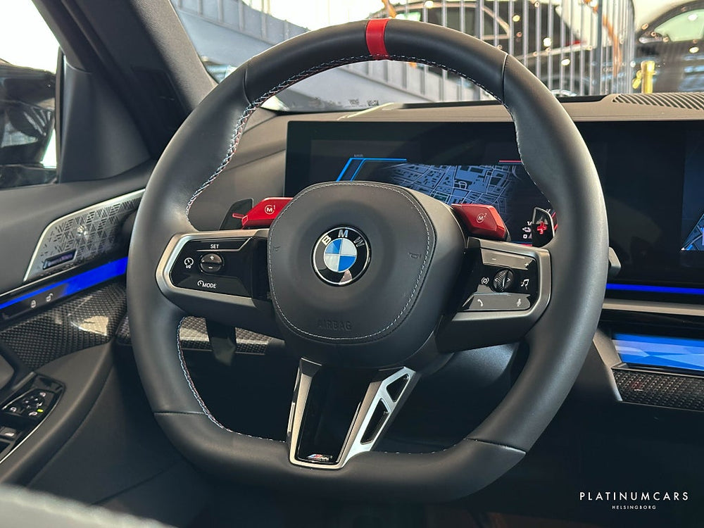 BMW M5 Touring 727hk  / ICONIC GlOW / B&W / Panorama / 360°
