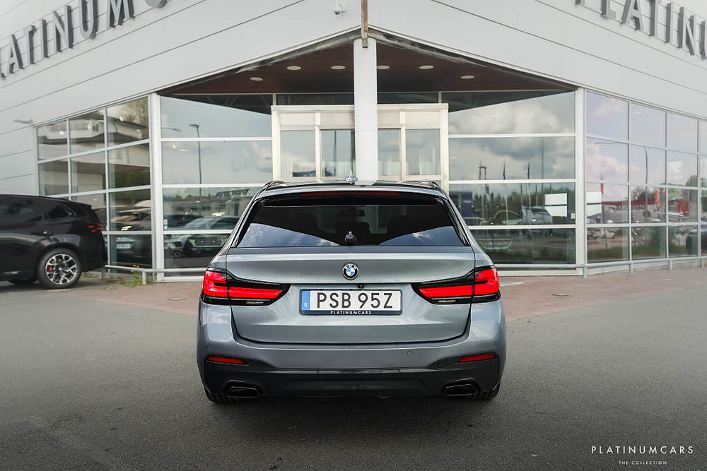 BMW 520d xDrive Touring M Sport / Värmare / Drag / Sv.Såld