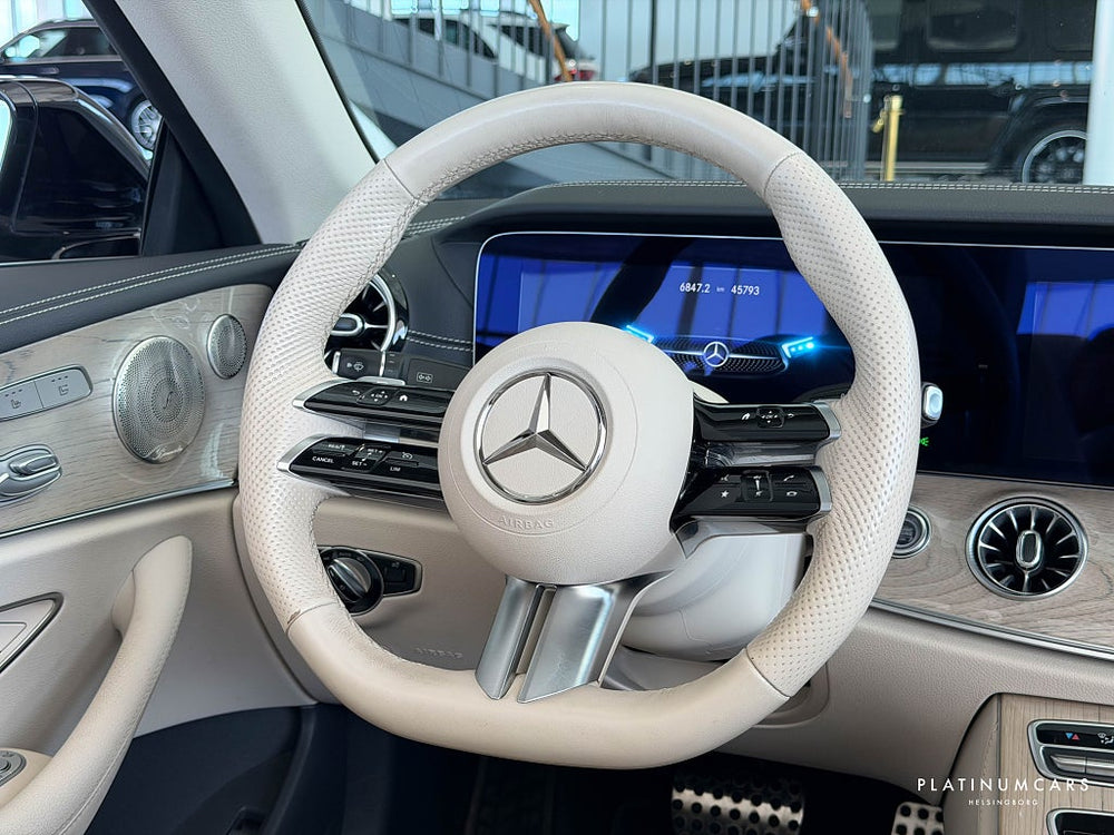 Mercedes-Benz E 300 Cab AMG 258hk / Night / Sv.såld / Massage