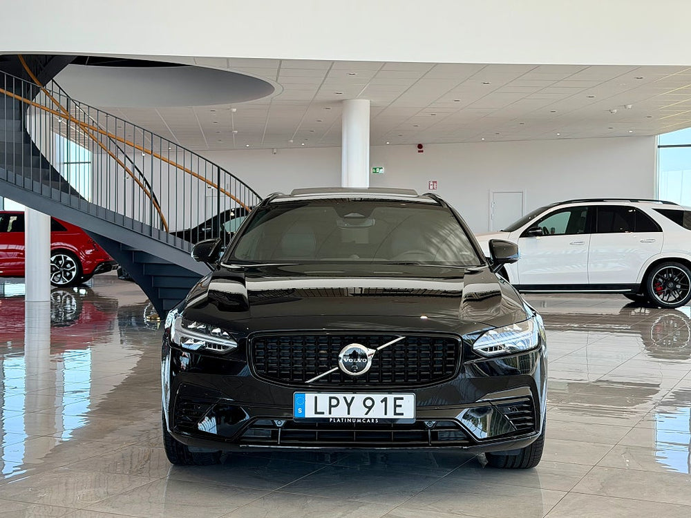 Volvo V90 T8 AWD 456hk / Ultra Dark / B&W / Luftfjädring / Pano