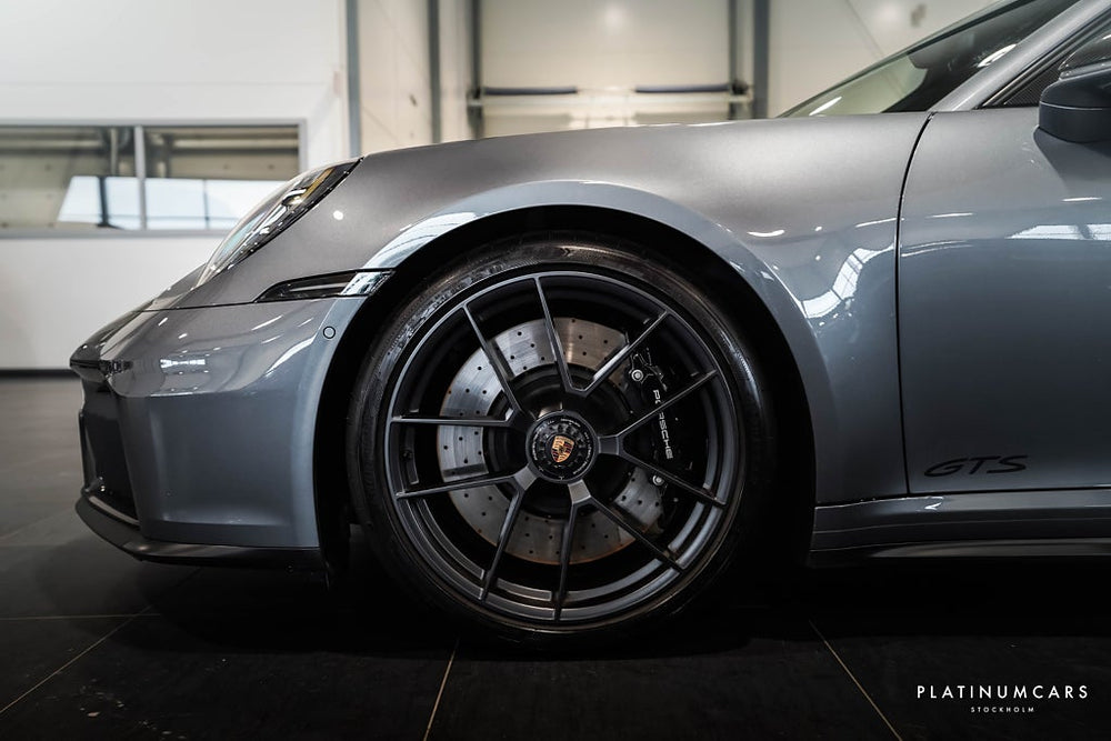 Porsche 911 Carrera 4 GTS 992.2 4 GTS 541hk / SportDesign Carbon / SE SPEC!
