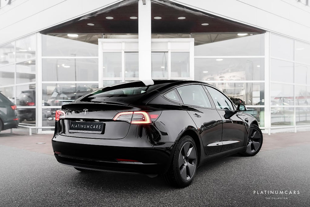 Tesla Model 3 Standard Range 2023 / LEASEBAR
