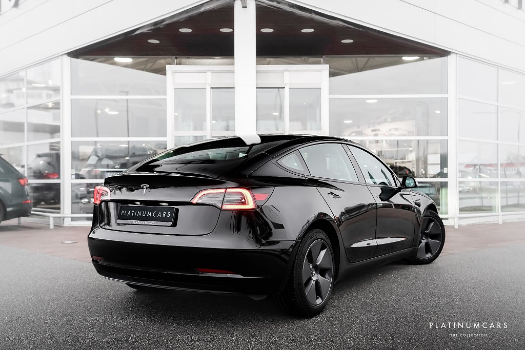 Tesla Model 3 Standard Range 2023 / LEASEBAR