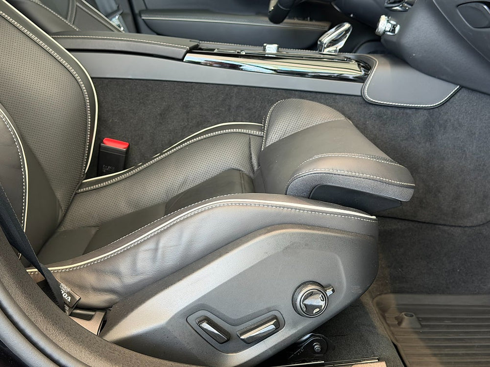 Volvo V90 T8 AWD 456hk / Ultra Dark / B&W / Luftfjädring / Pano