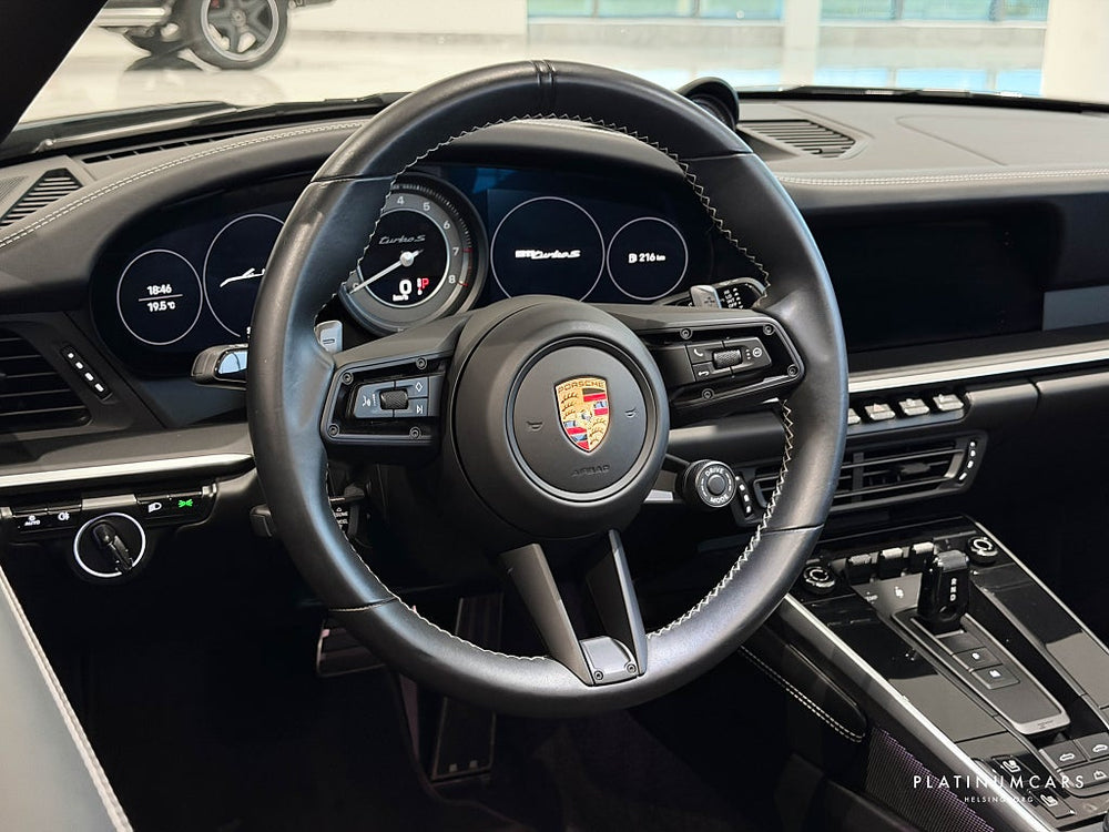 Porsche 911 Turbo S Cab PDK 650hk / Sv.såld / Burmester / Lift