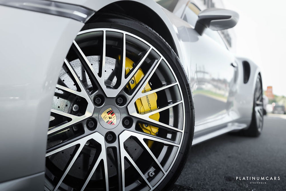 Porsche 911 992 Turbo S PDK 650 hk / Akrapovic / Taklucka / Sv.Såld