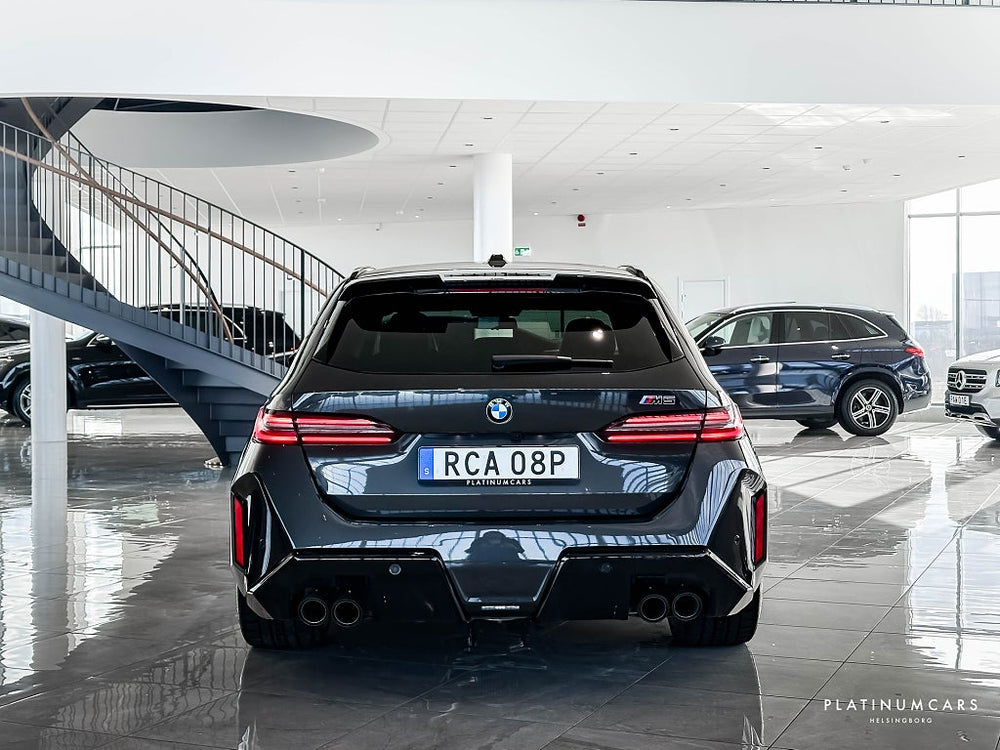BMW M5 Touring 727hk  / ICONIC GlOW / B&W / Panorama / 360°