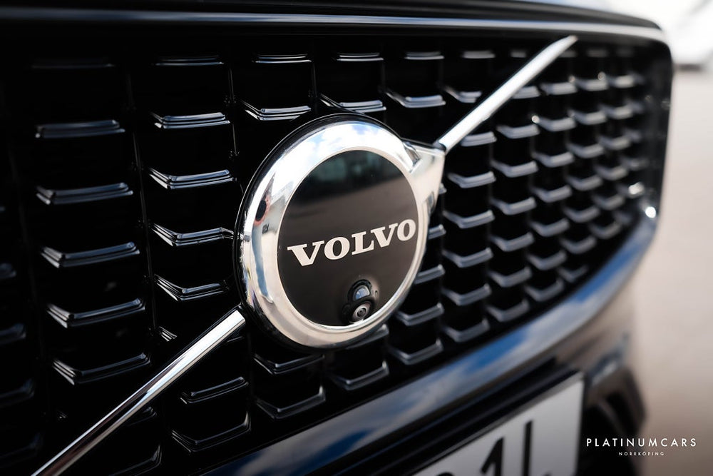 Volvo XC60 II Recharge T6 AWD Plus Dark Edition / LEASEBAR