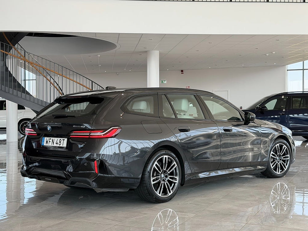BMW i5 eDrive40 Touring M Sport 340hk / Connected Prof / H&K