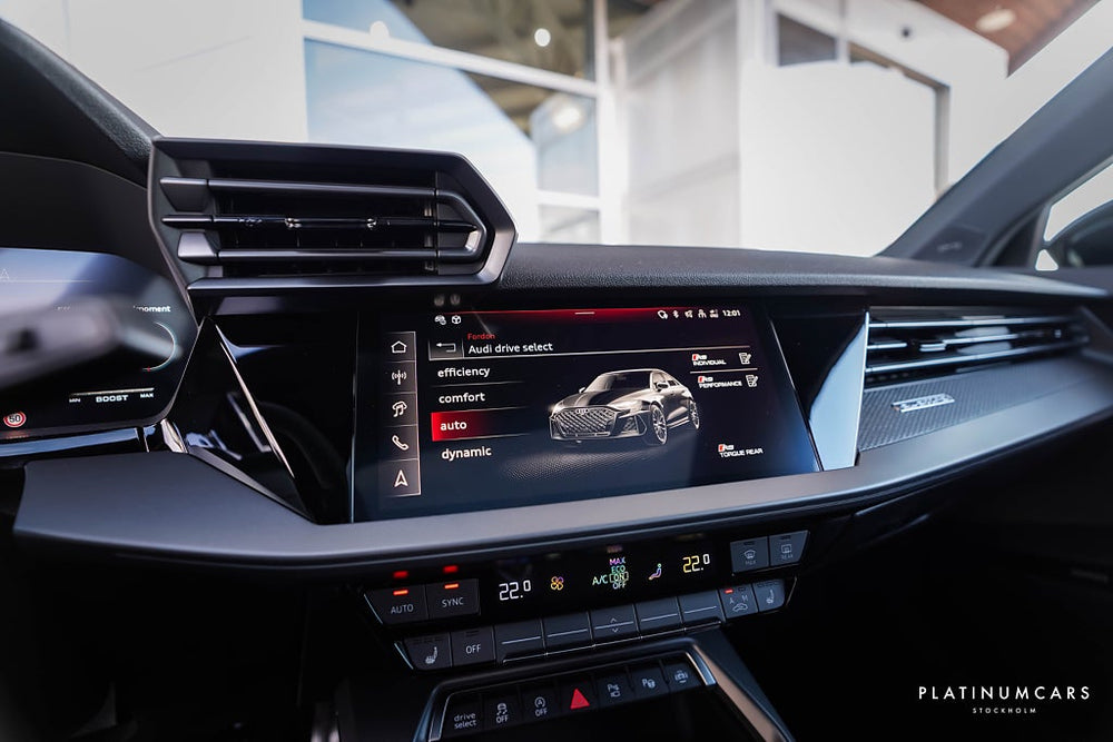 Audi RS3 Sedan Q 400hk 2025 / 14MIL / LEASEBAR / Skalstolar